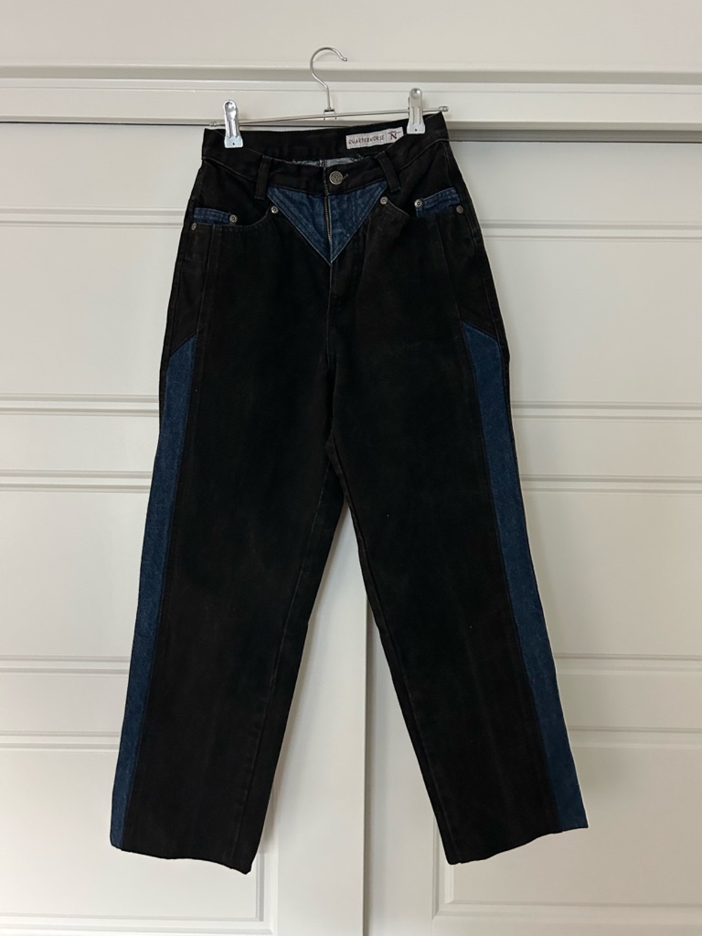 QUARTERHORSE black jeans with blue denim details